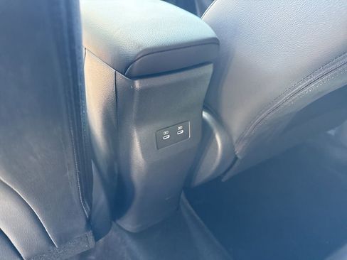 Used 2025 Nissan Kicks SR image 16