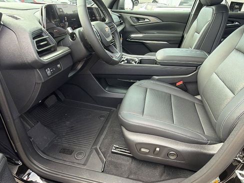 New 2026 Chevrolet Traverse LT w/ Sun and Wheel Package FWD image 14