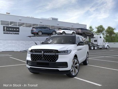 New 2026 Lincoln Navigator L Black Label AWD/4WD image 2