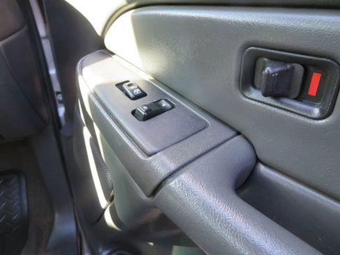 Used 2004 GMC Sierra 2500 SLE w/ Skid Plate Package image 17