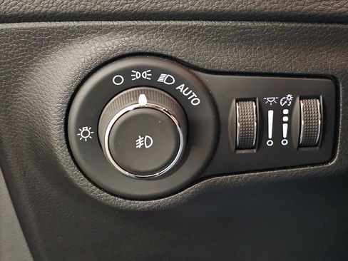 Used 2021 Jeep Compass Latitude w/ Convenience Group AWD/4WD image 18
