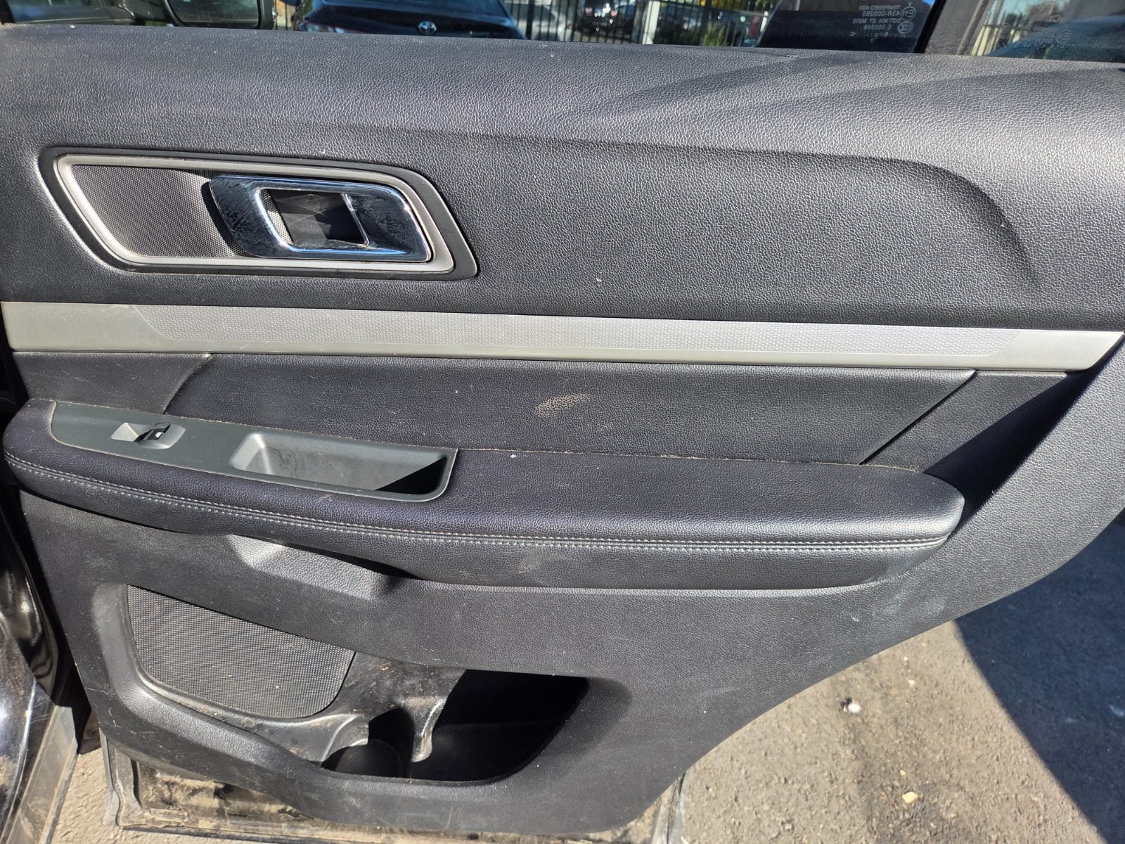 Used 2017 Ford Explorer XLT w/ Equipment Group 202A FWD image 12
