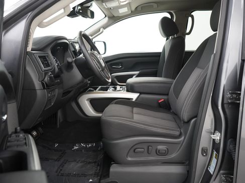 Used 2024 Nissan Titan SV w/ SV Convenience Package image 19