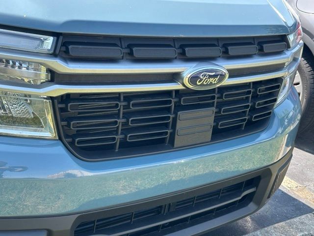 Used 2022 Ford Maverick Lariat w/ Lariat Luxury Package FWD image 2