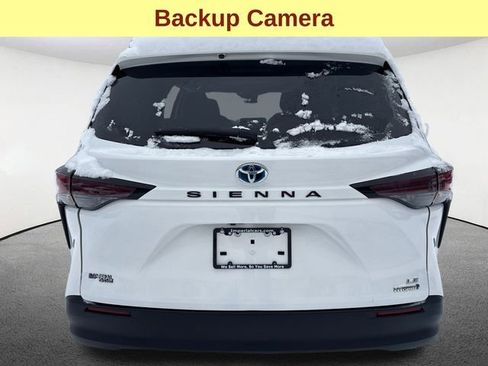 Used 2024 Toyota Sienna LE image 12