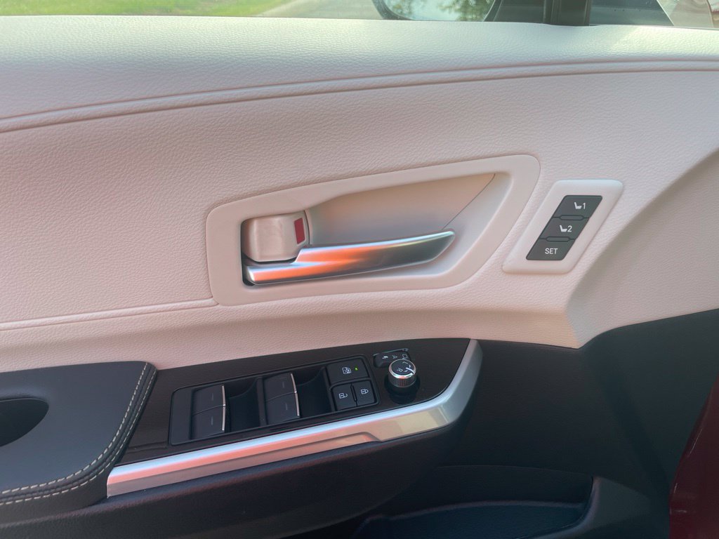New 2026 Toyota Sienna Limited FWD image 18