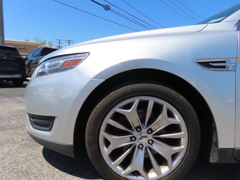 Used 2015 Ford Taurus Limited FWD image 31