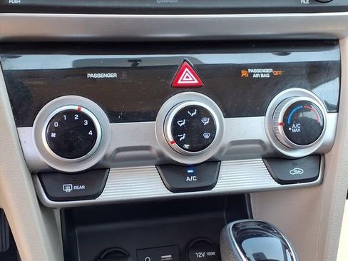 Used 2019 Hyundai Elantra SE image 10