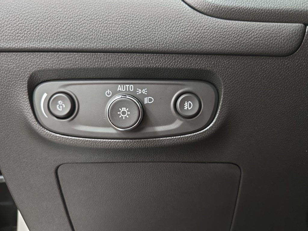 Used 2023 Buick Encore GX Preferred w/ Cold Weather Comfort Package AWD/4WD image 27
