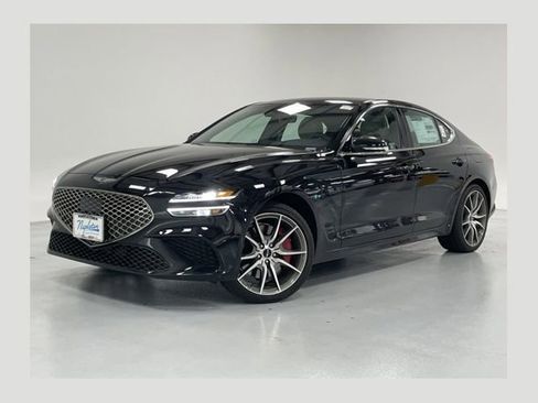 Used 2025 Genesis G70 2.5T image 1