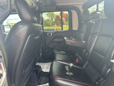 Used 2022 Jeep Gladiator Rubicon w/ Cold Weather Group AWD/4WD image 17
