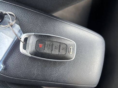 Used 2025 Nissan Versa SV FWD image 21