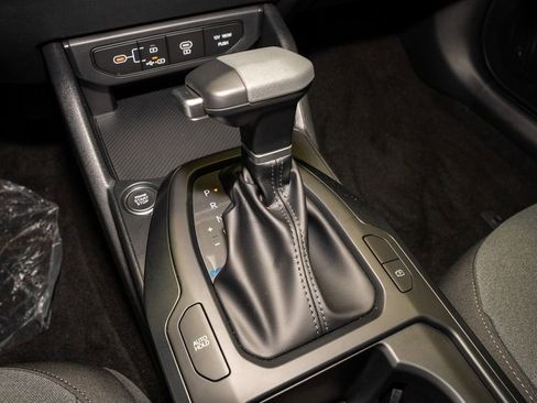 New 2025 Kia K4 LXS image 16