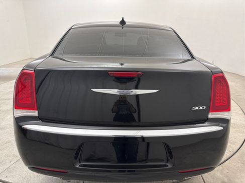 Used 2018 Chrysler 300 Touring w/ Driver Convenience Group RWD image 23