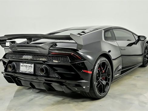 Used 2021 Lamborghini Huracan EVO RWD image 9
