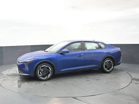 New 2025 Kia K4 EX image 2