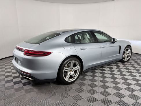 Certified 2018 Porsche Panamera image 9