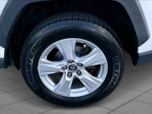 Used 2020 Toyota RAV4 XLE image 10