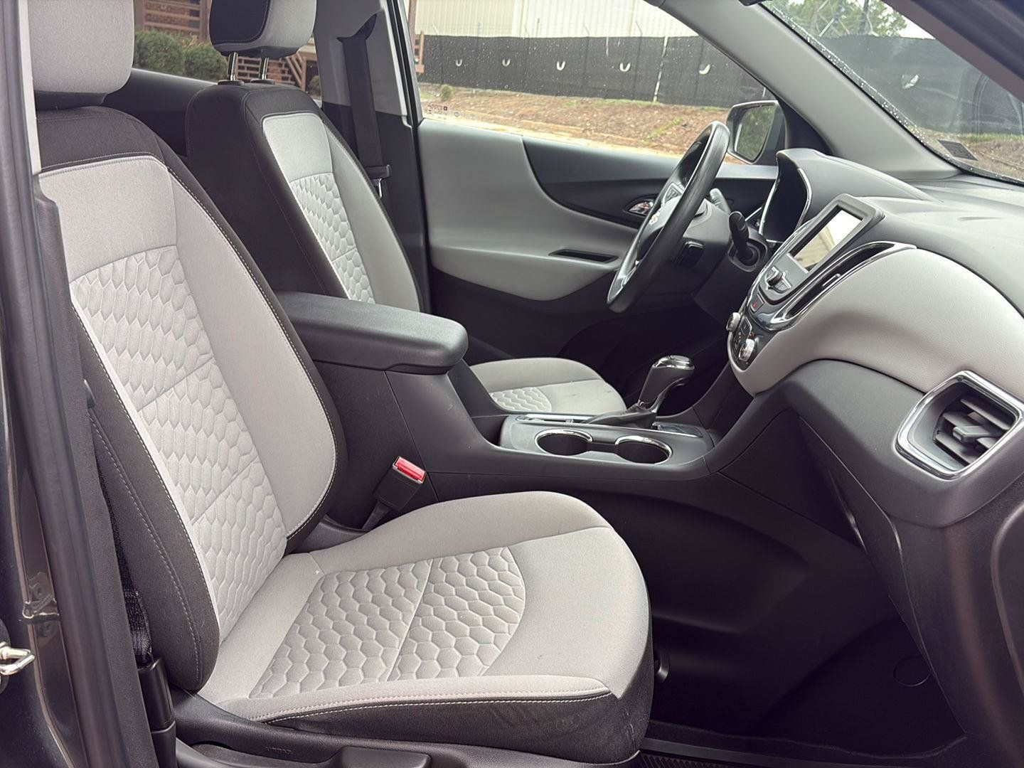 Used 2019 Chevrolet Equinox LS w/ LS Convenience Package FWD image 17