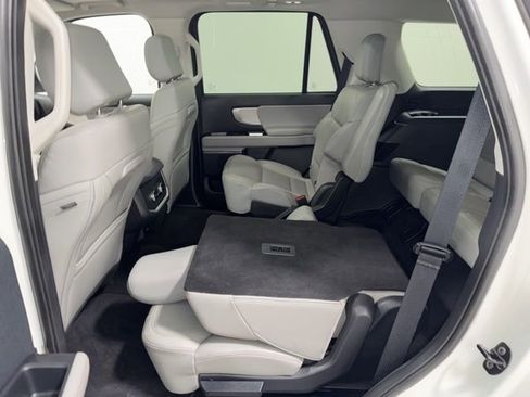 Used 2025 Ford Expedition Active image 39