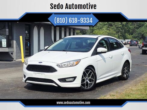 Used 2015 Ford Focus SE w/ SE Sport Package FWD image 1