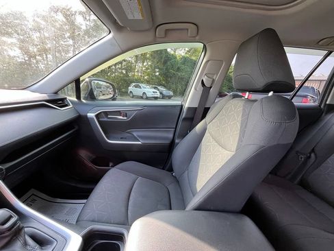 Used 2019 Toyota RAV4 XLE w/ Convenience Package FWD image 26