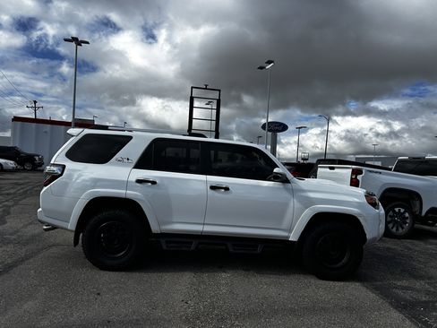 Used 2017 Toyota 4Runner TRD Off-Road Premium AWD/4WD image 6