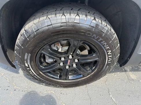 Used 2023 GMC Acadia AT4 w/ Technology Package AWD/4WD image 10