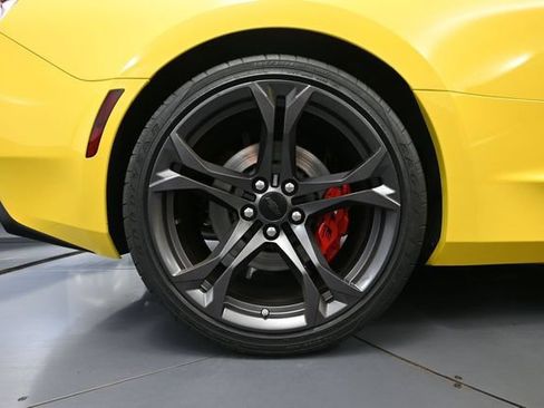 Used 2017 Chevrolet Camaro SS RWD image 16