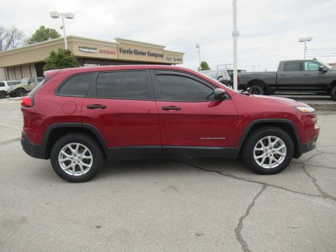 Used 2017 Jeep Cherokee Sport w/ Cold Weather Group image 7