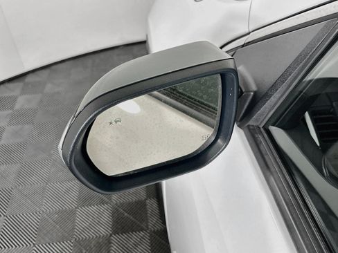 Used 2025 GMC Acadia Elevation FWD image 16