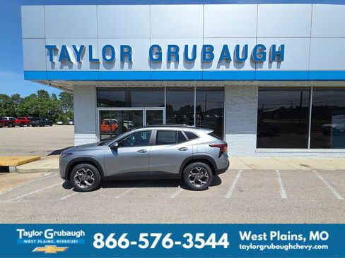New 2026 Chevrolet Trax LT w/ Driver Confidence Package FWD image 1
