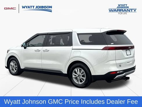 Used 2024 Kia Carnival LX FWD image 3