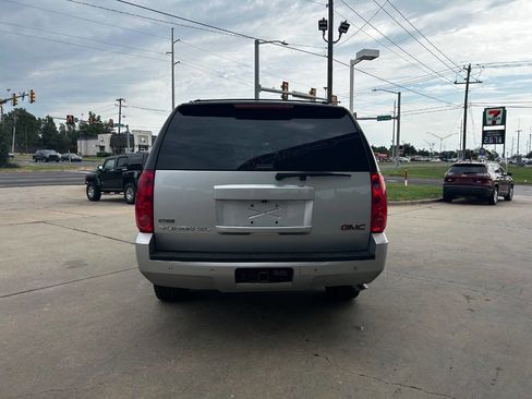 Used 2010 GMC Yukon XL SLT w/ Regional Value Package image 3
