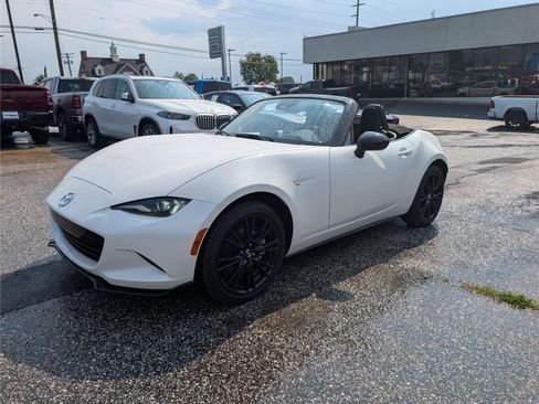 Used 2025 MAZDA MX-5 Miata Club RWD image 3