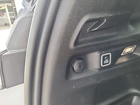 Used 2023 Jeep Grand Cherokee L Laredo AWD/4WD image 20