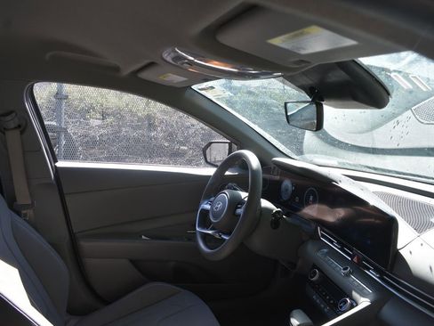 Used 2024 Hyundai Elantra SEL FWD image 18