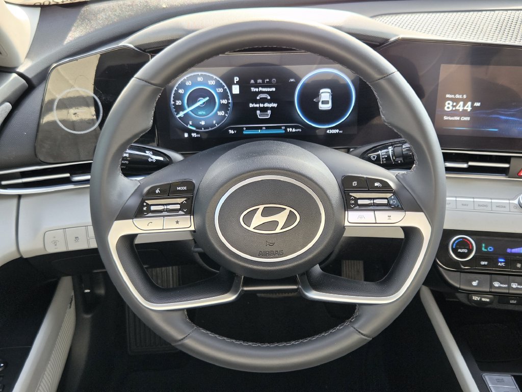 Used 2024 Hyundai Elantra Limited FWD image 14