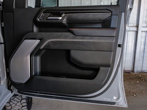 Used 2024 GMC Sierra 2500 AT4X image 45