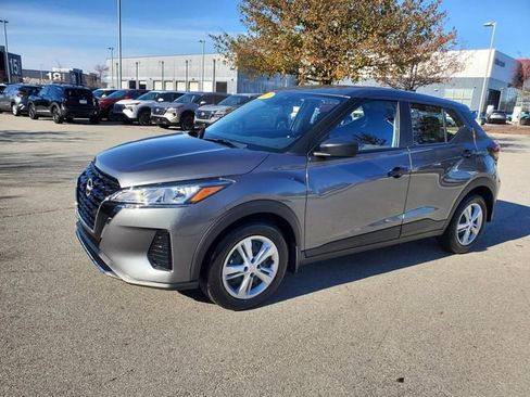 Certified 2025 Nissan Kicks Play S image 8