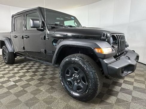 Used 2022 Jeep Gladiator Sport AWD/4WD image 2