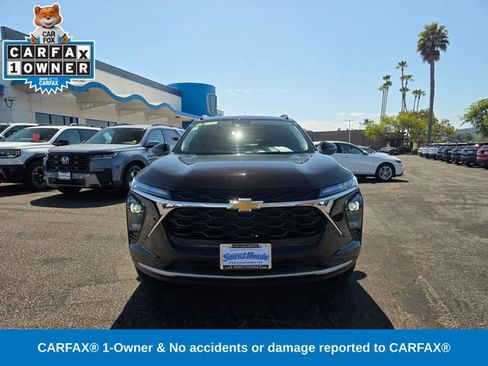 Used 2025 Chevrolet Trax LT FWD image 3