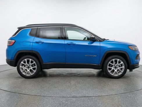 Used 2025 Jeep Compass Limited AWD/4WD image 11