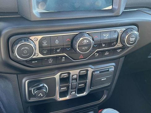 Used 2020 Jeep Gladiator Overland image 24