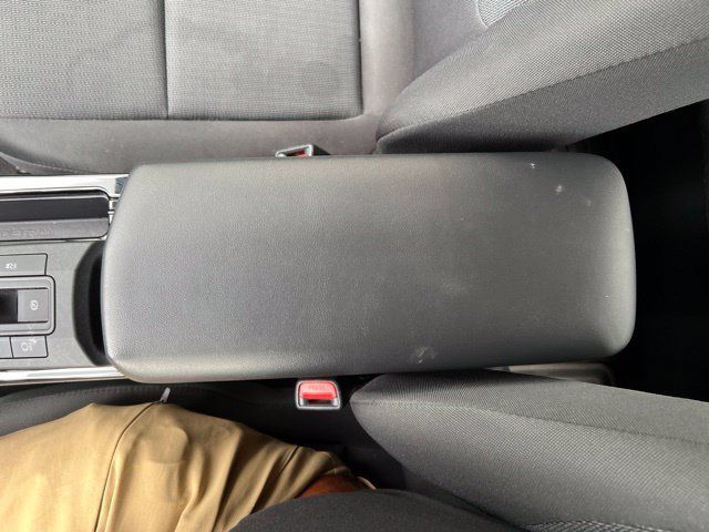 Used 2025 Toyota Prius LE FWD image 21