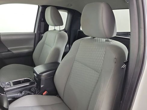 Used 2022 Toyota Tacoma SR image 17
