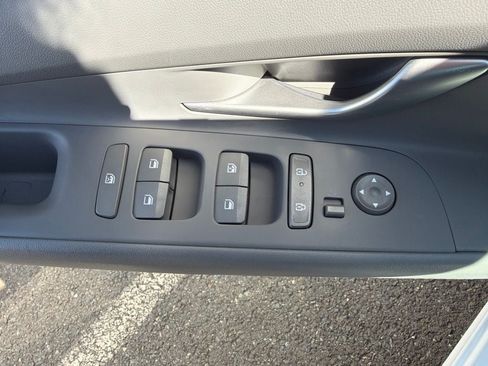 Certified 2025 Hyundai Elantra Hybrid FWD image 17