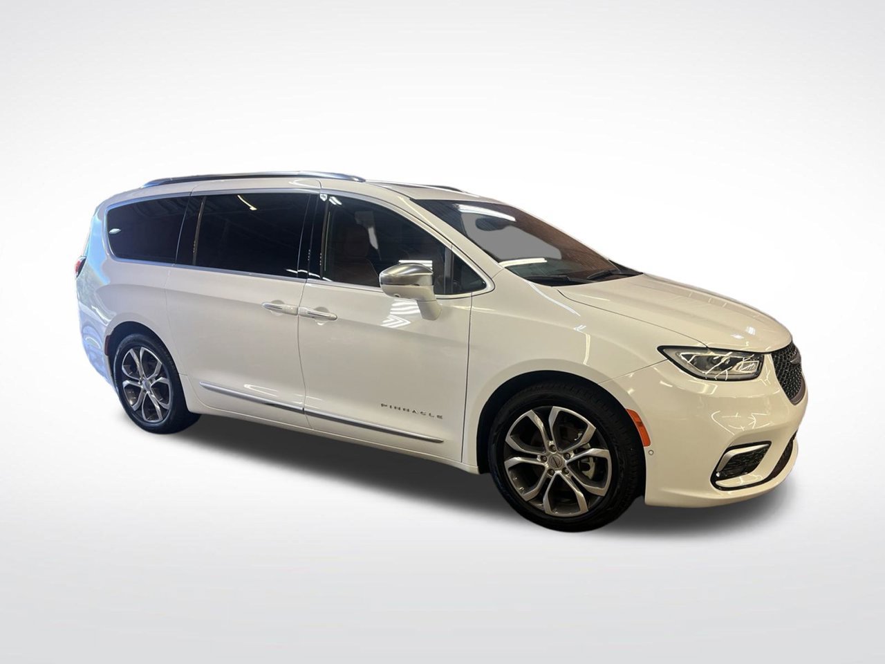 Used 2024 Chrysler Pacifica Pinnacle w/ Trailer Tow Group FWD image 7