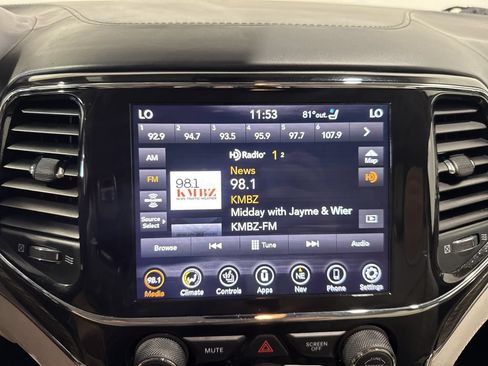 Used 2021 Jeep Grand Cherokee Summit AWD/4WD image 3