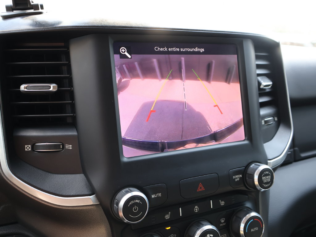 Used 2019 RAM 1500 4x4 Crew Cab image 32